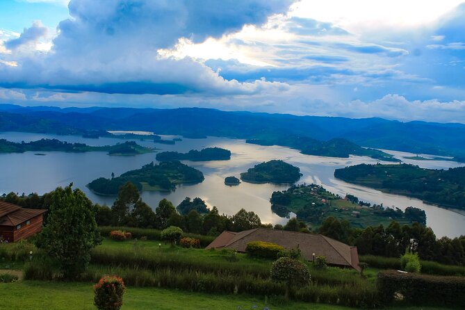 4 Days Gorilla tracking Tour in Uganda - Lodges and guides: where the experience can tilt