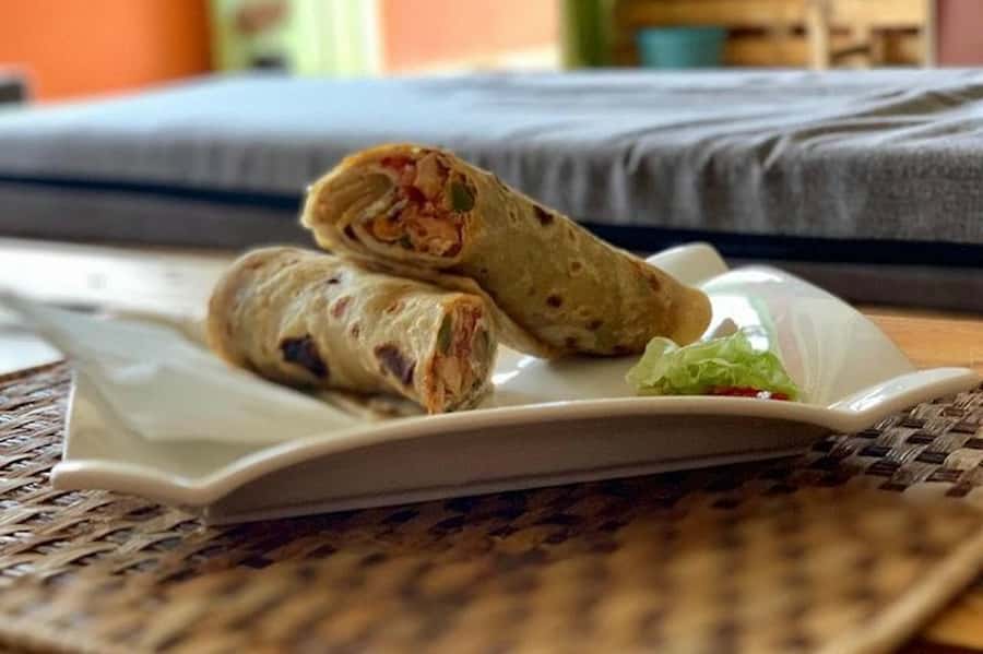 Entebbe: Guided Walking Tour - Botanical Gardens and zoo options, plus a smart refreshment break