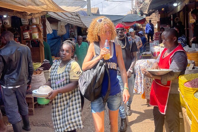 Kampala cultural tour - Stop 5 and 6: Independence Monument and Old Taxi Park, Two Fast Culture Credits (5 minutes each)