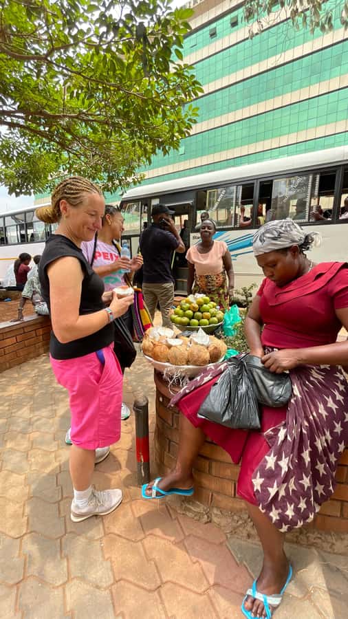 Kampala: Female-Guided Walking Tour - SSDM Temple and Kampala Old Taxi Park photo time