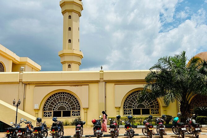 Safe Motorbike Tour in Kampala (Boda Boda Tour) - Stop 5: Owino Market shopping and the rolex snack that anchors the experience