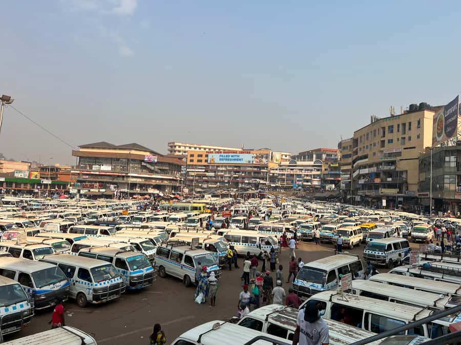 The best Kampala walking experience tour - Optional craft shopping: Bagala or Buganda Road style souvenirs